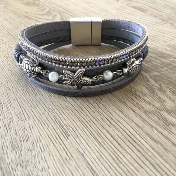 Starfish Turtle Pearl Bangle Bracelet Captures Marine Life in Zinc Alloy in Box - Picture 1 of 6